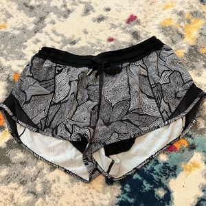 Lululemon Hotty Hot shorts
